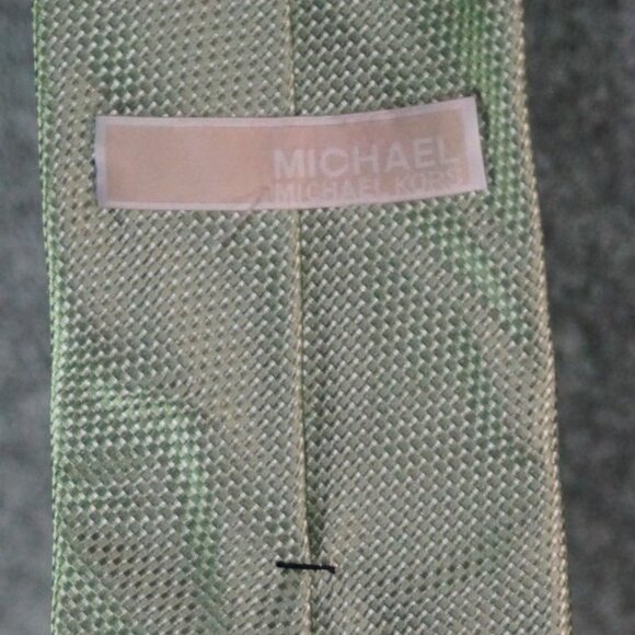 Michael Kors silk tie, featuring a deep green textured pattern - Picture 2 of 3